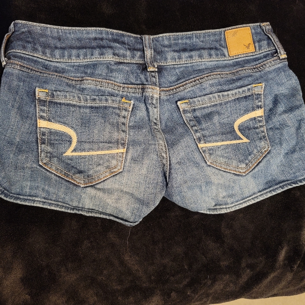 Shorts - Picture 3 of 4